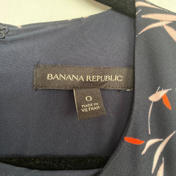 Banana Republic Black Flared Dress with Pink and Red Leaf Pattern Size 0 - Picture 6 of 10